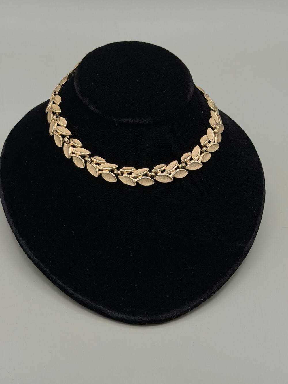 Vintage Trifari Gold Brushed Tone Leaf Choker Necklace